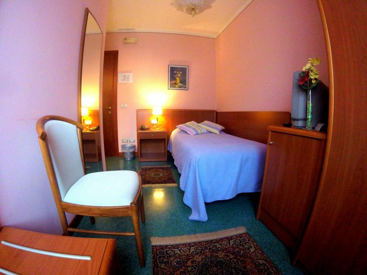 Отель Casa Malvina Мира Экстерьер фото
